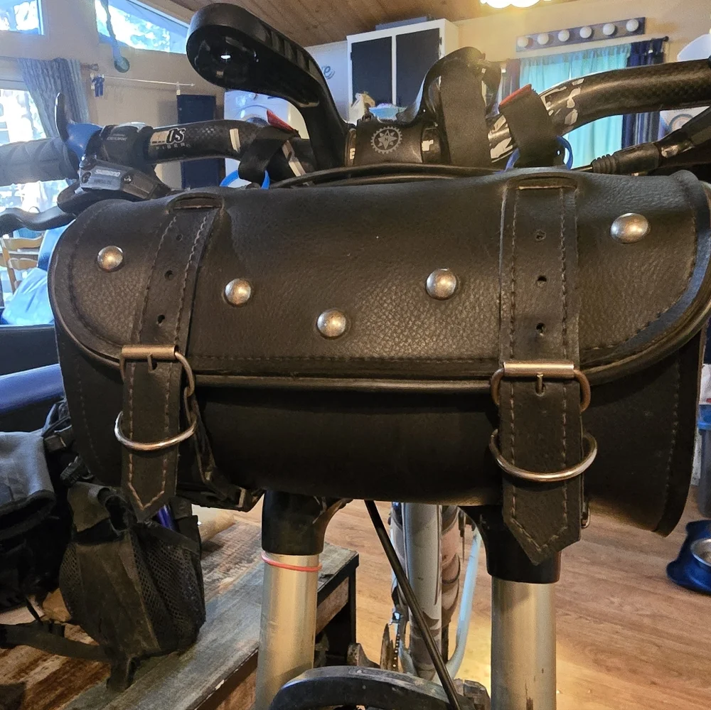 Black Leather Bicycle Handlebar Bag - Picture 3 of 4